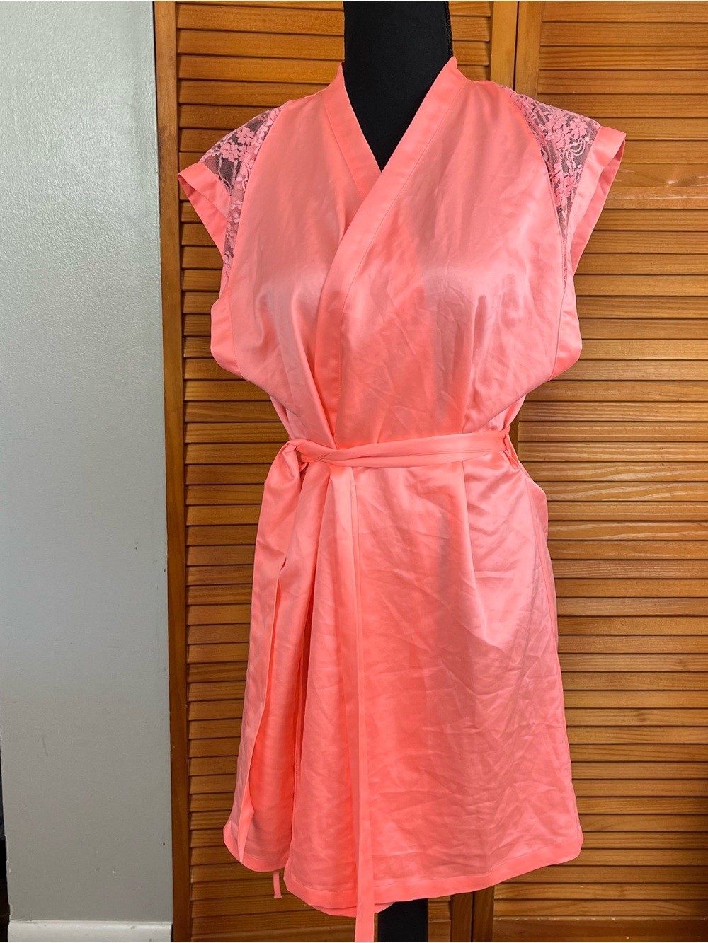 Victoria's Secret Coral Peach Lace-Shoulder Wrap Robe